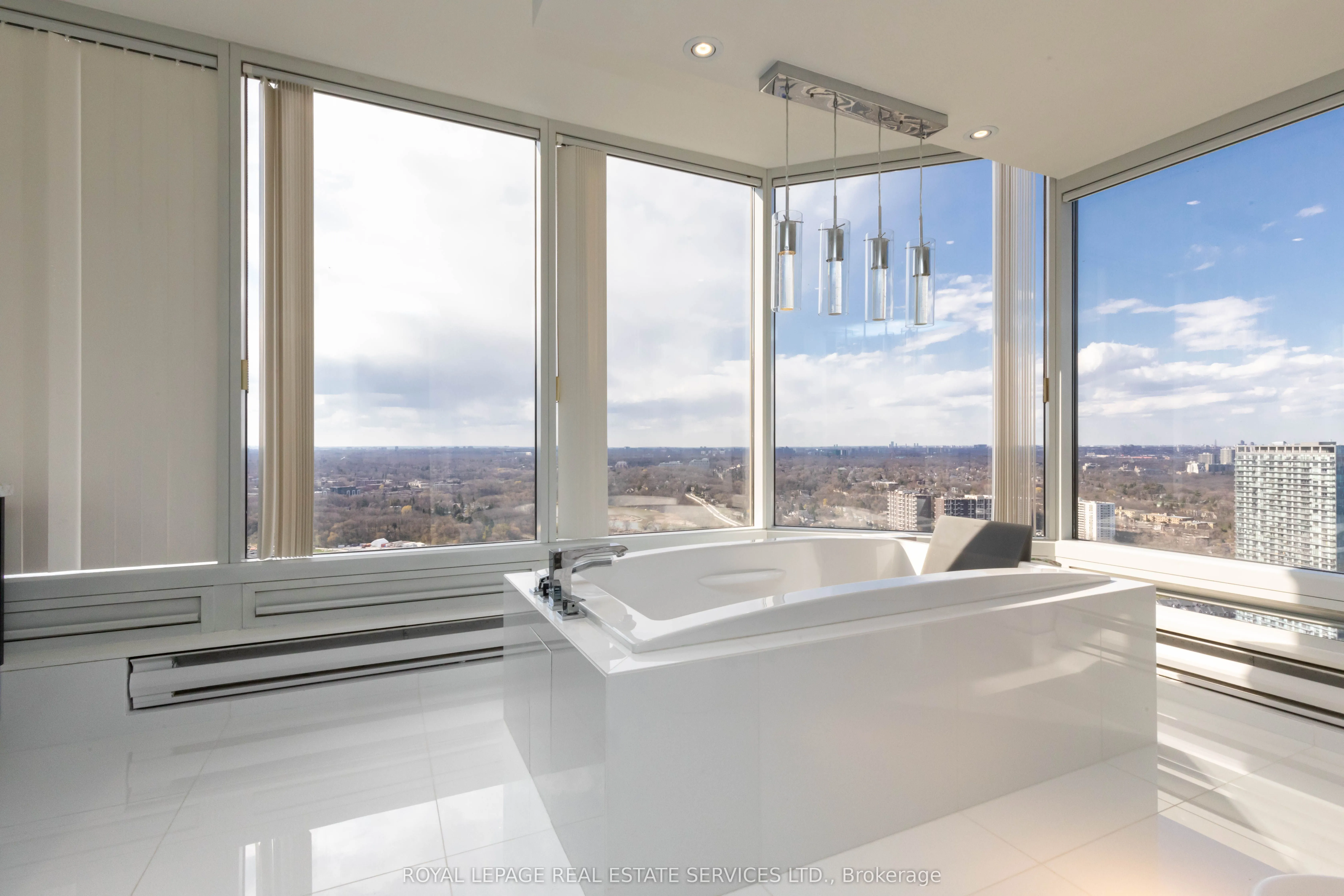1 Palace Pier Court, #4201