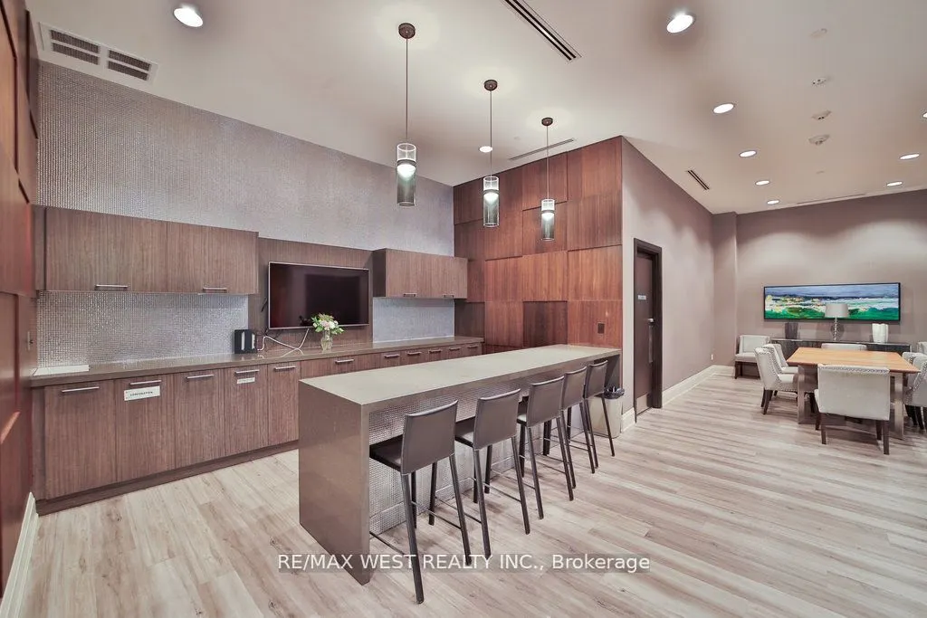 25 Fontenay Court, #808