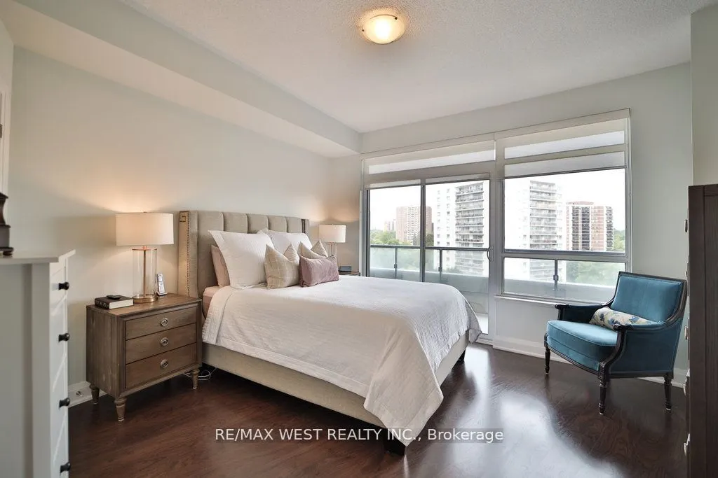25 Fontenay Court, #808
