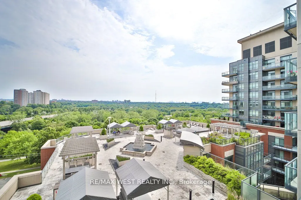 25 Fontenay Court, #808