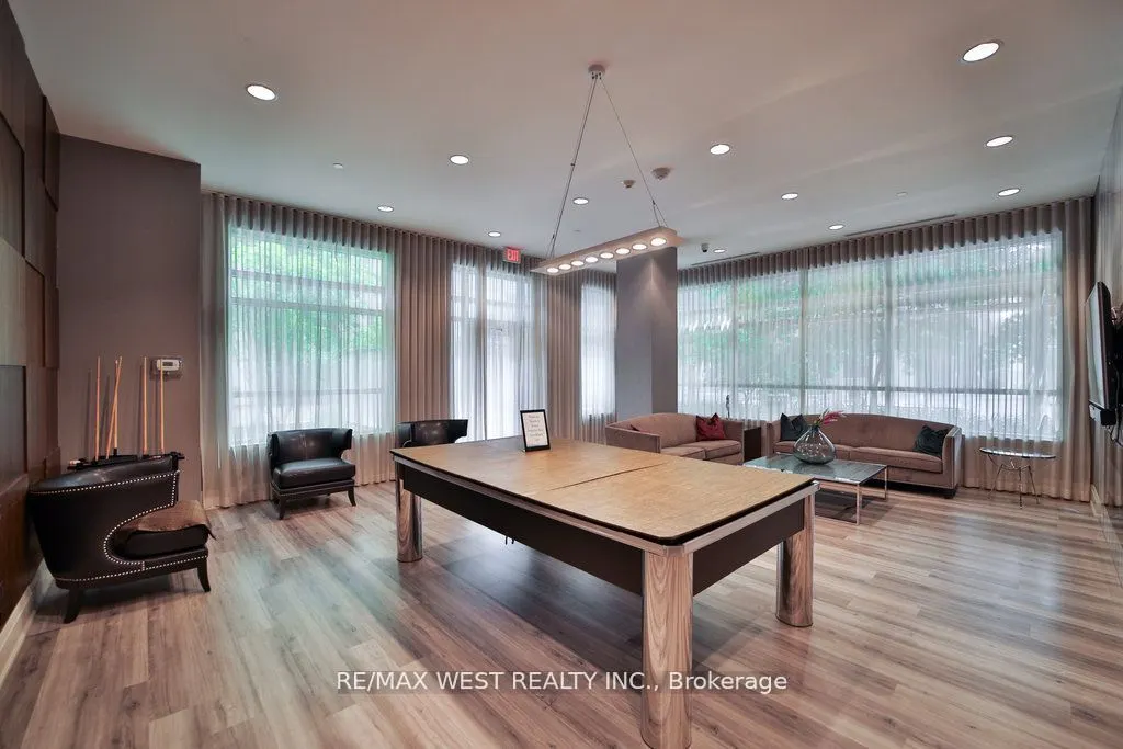 25 Fontenay Court, #808