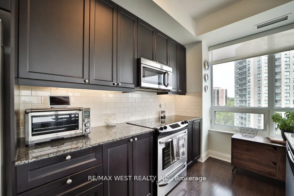 25 Fontenay Court, #808