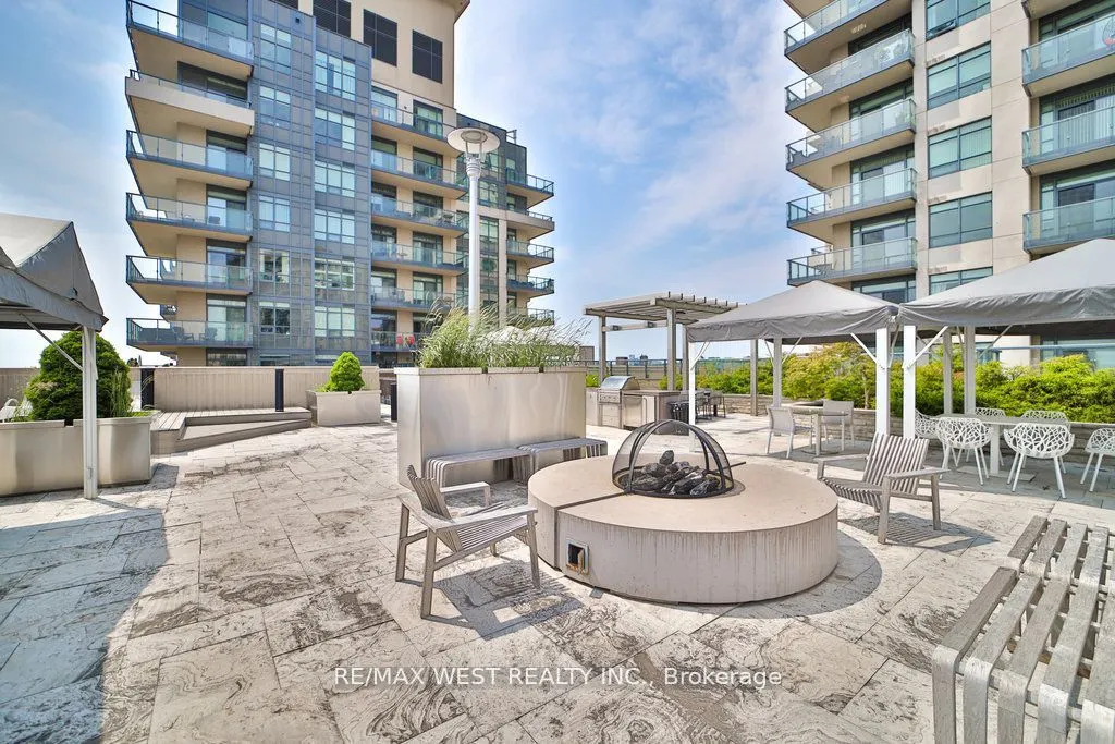 25 Fontenay Court, #808