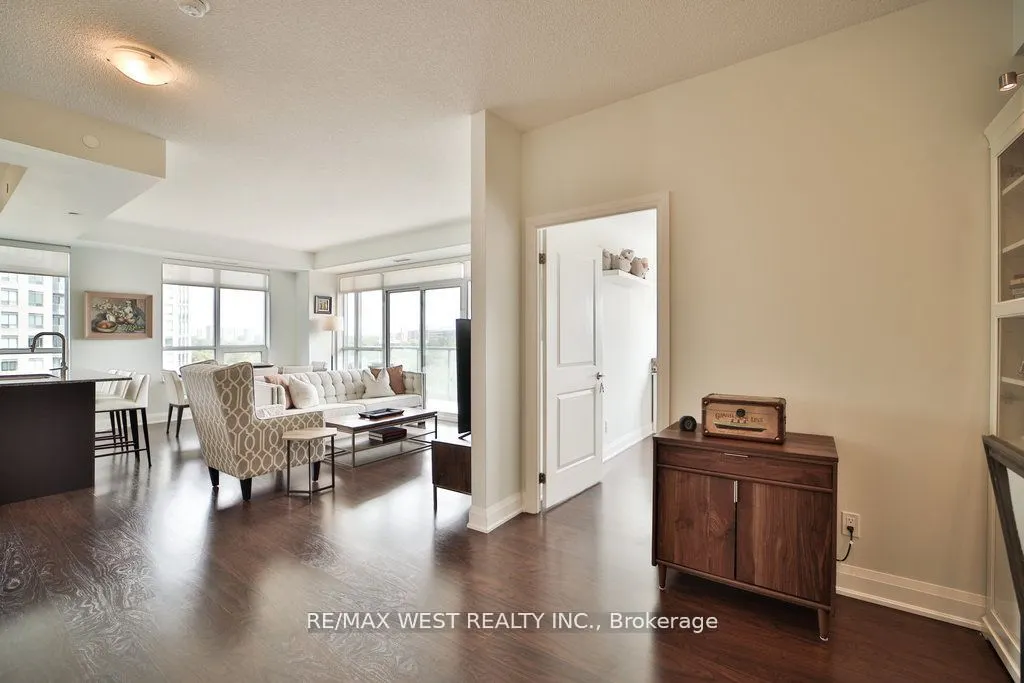 25 Fontenay Court, #808