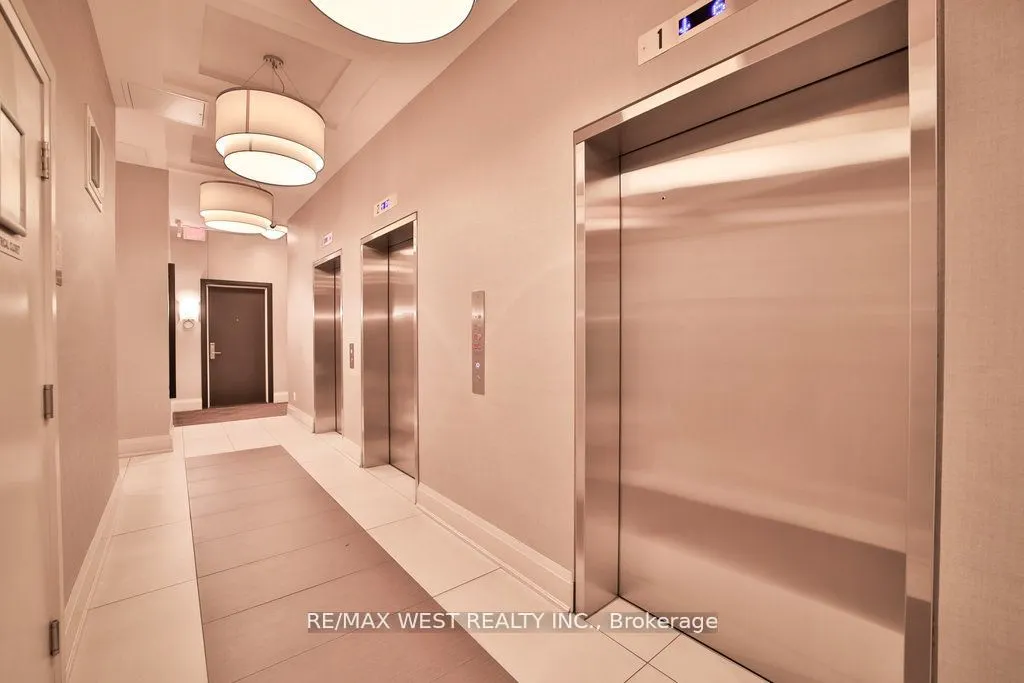 25 Fontenay Court, #808