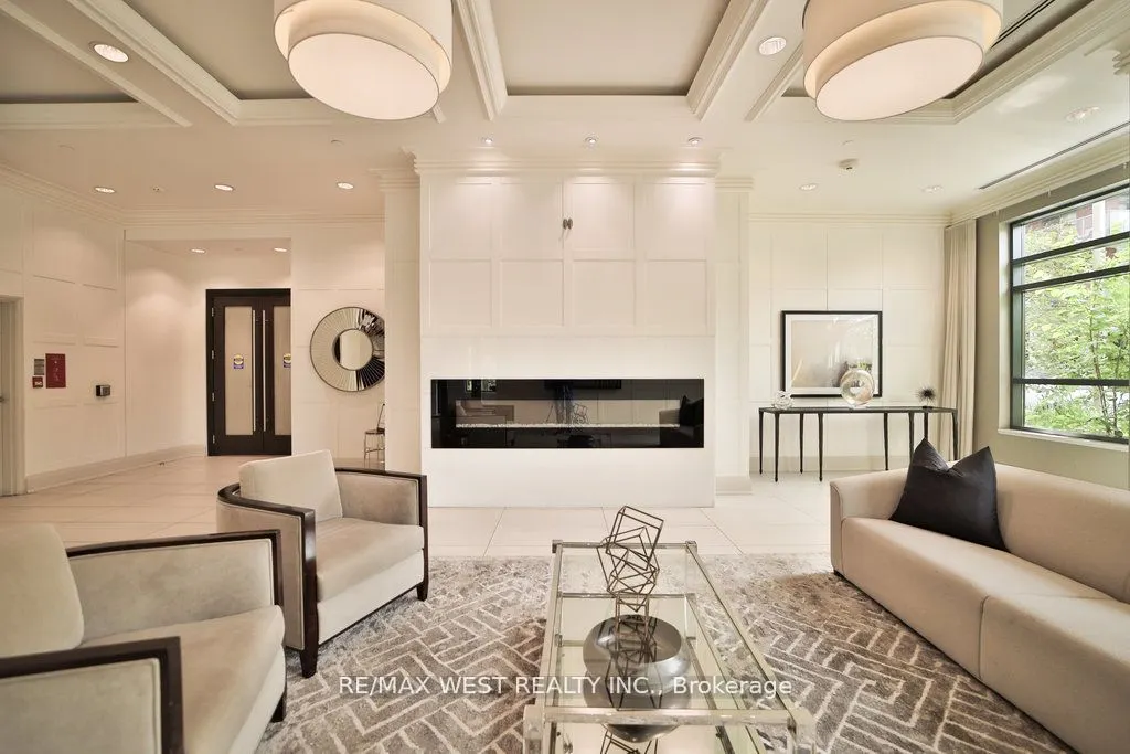 25 Fontenay Court, #808
