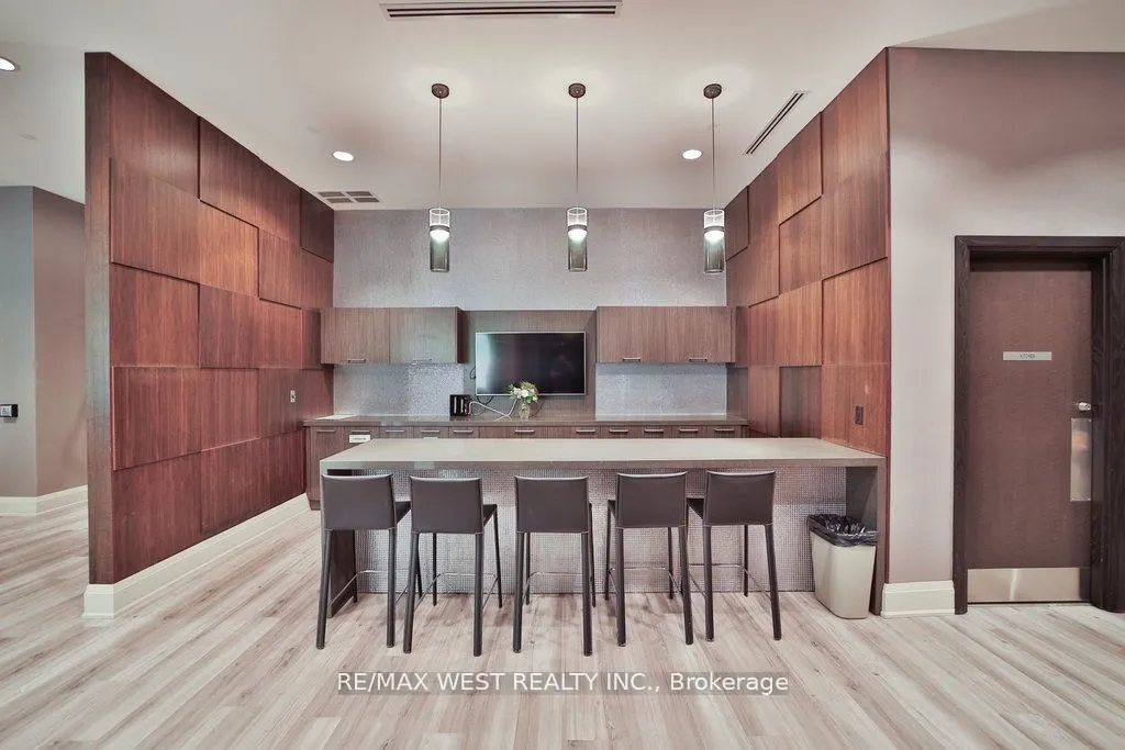25 Fontenay Court, #808