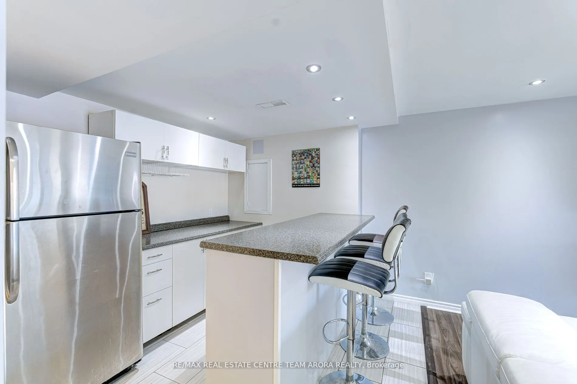 15 Roundstone Drive