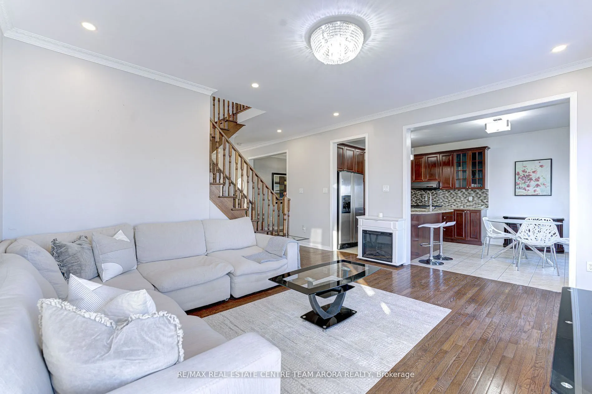 15 Roundstone Drive