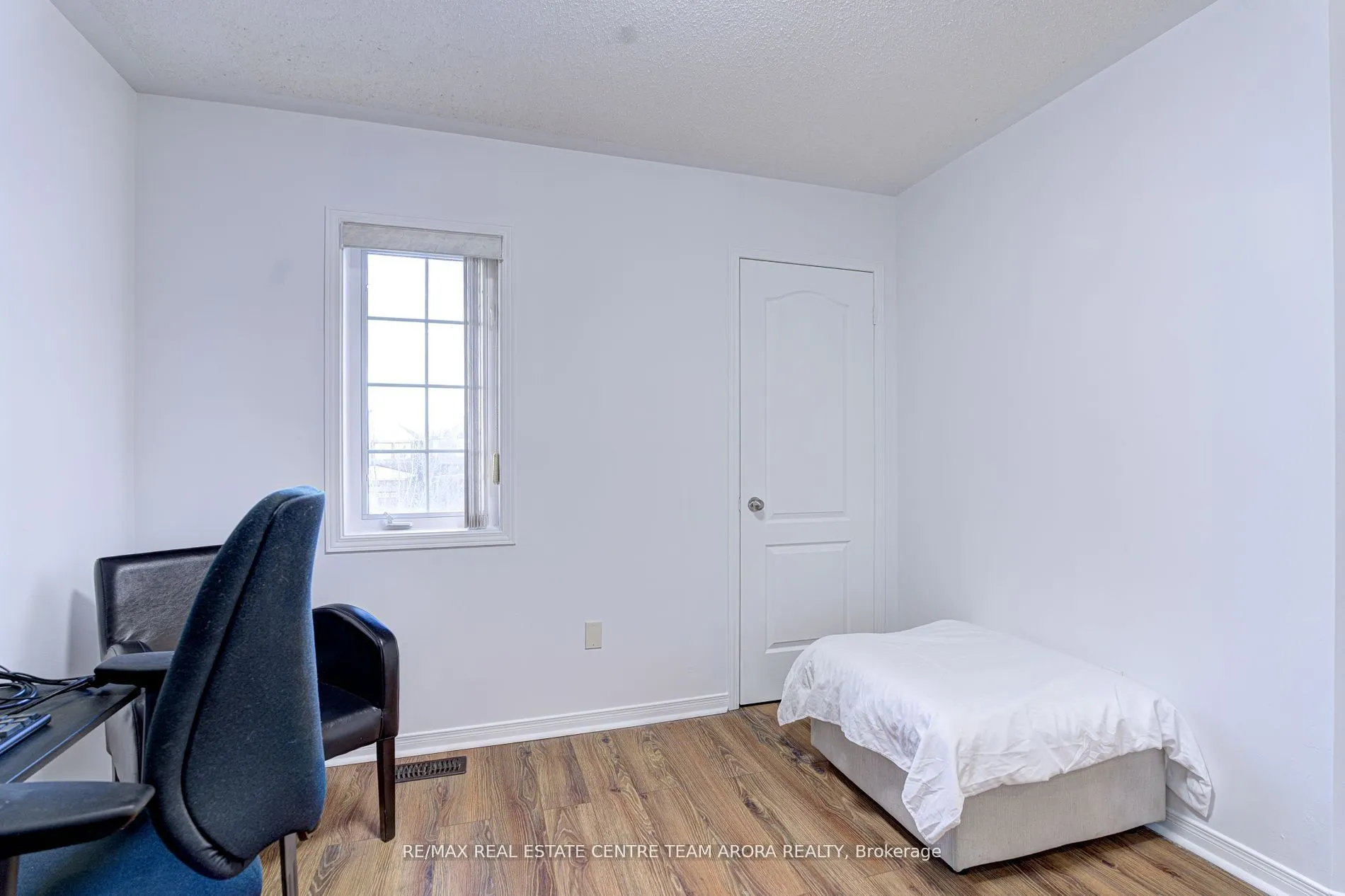 15 Roundstone Drive