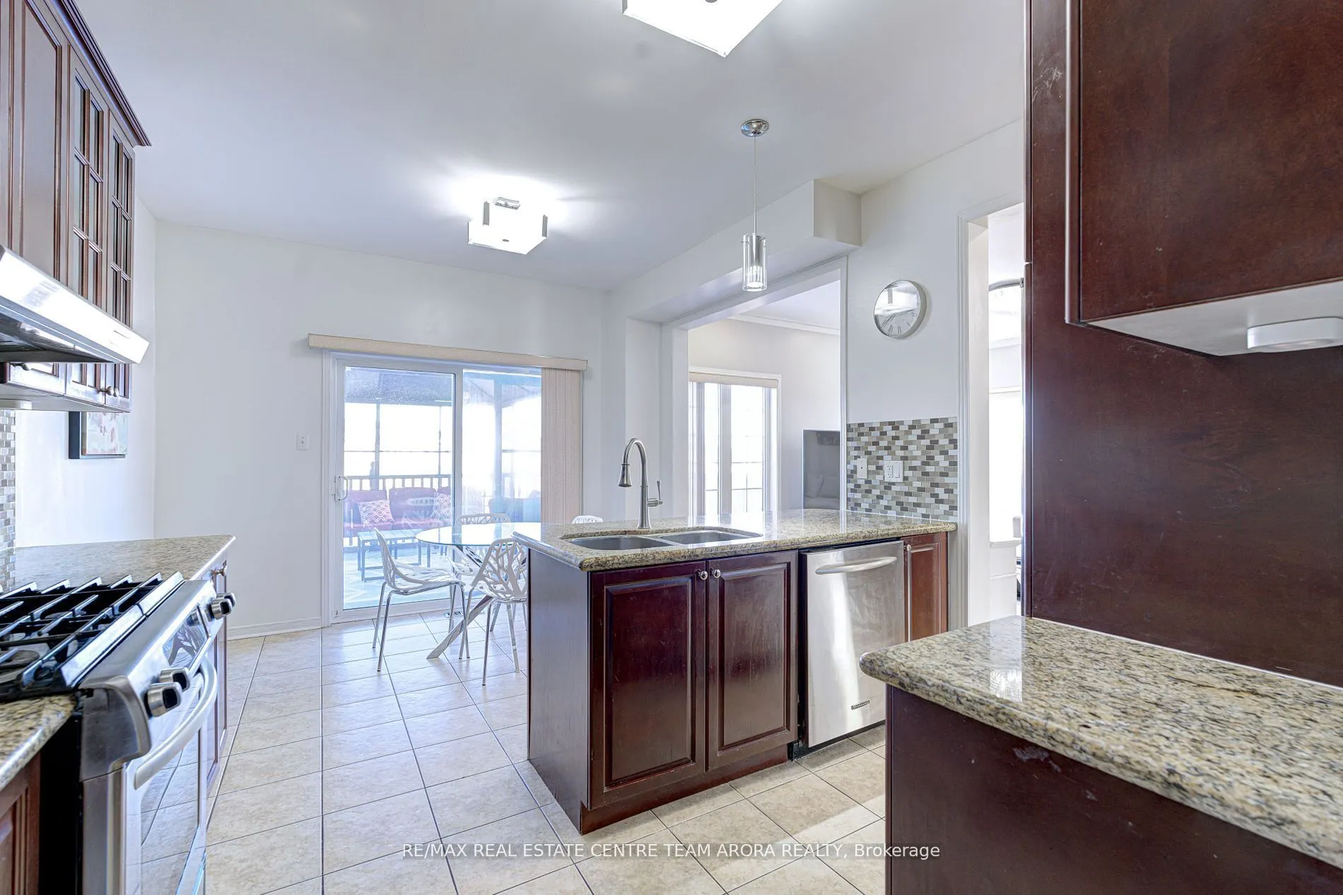 15 Roundstone Drive