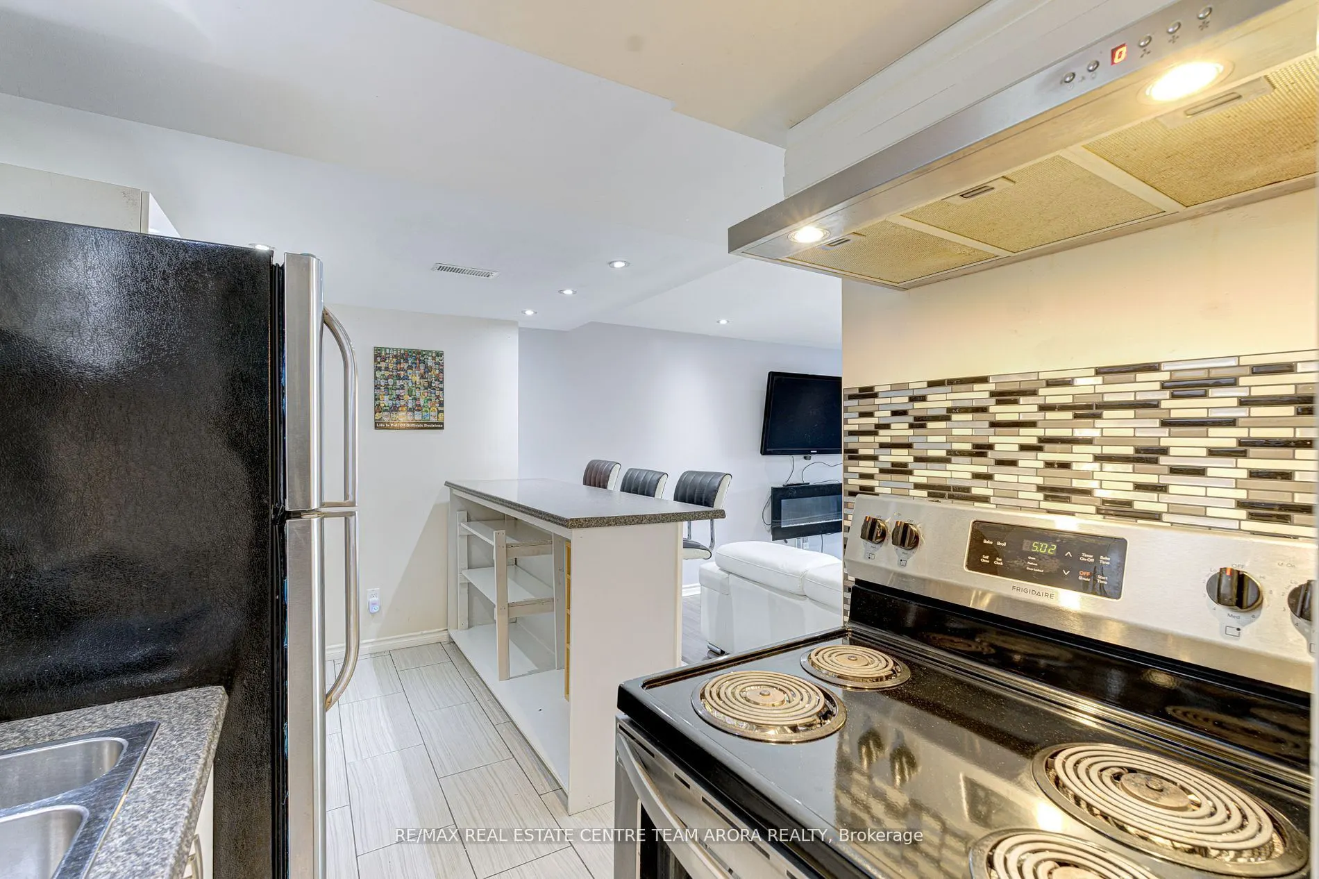 15 Roundstone Drive