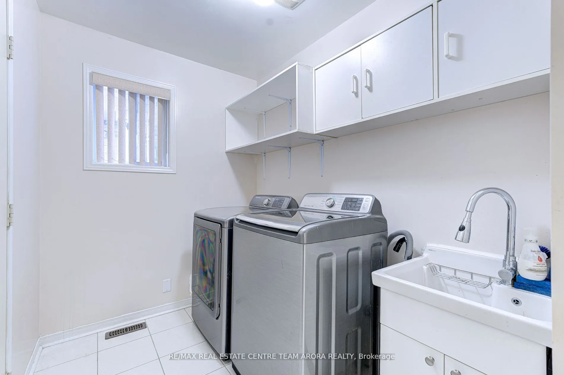 15 Roundstone Drive