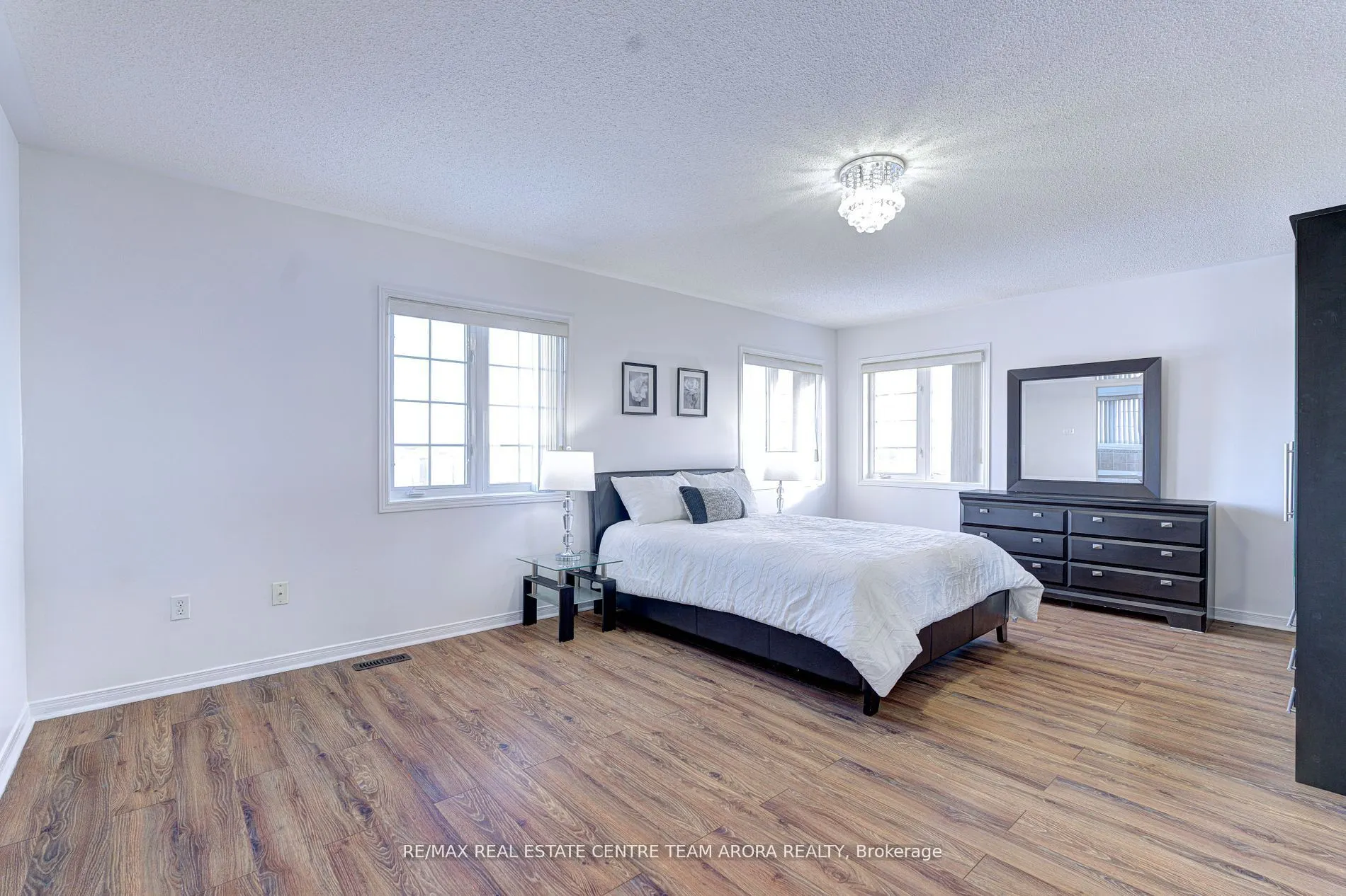 15 Roundstone Drive