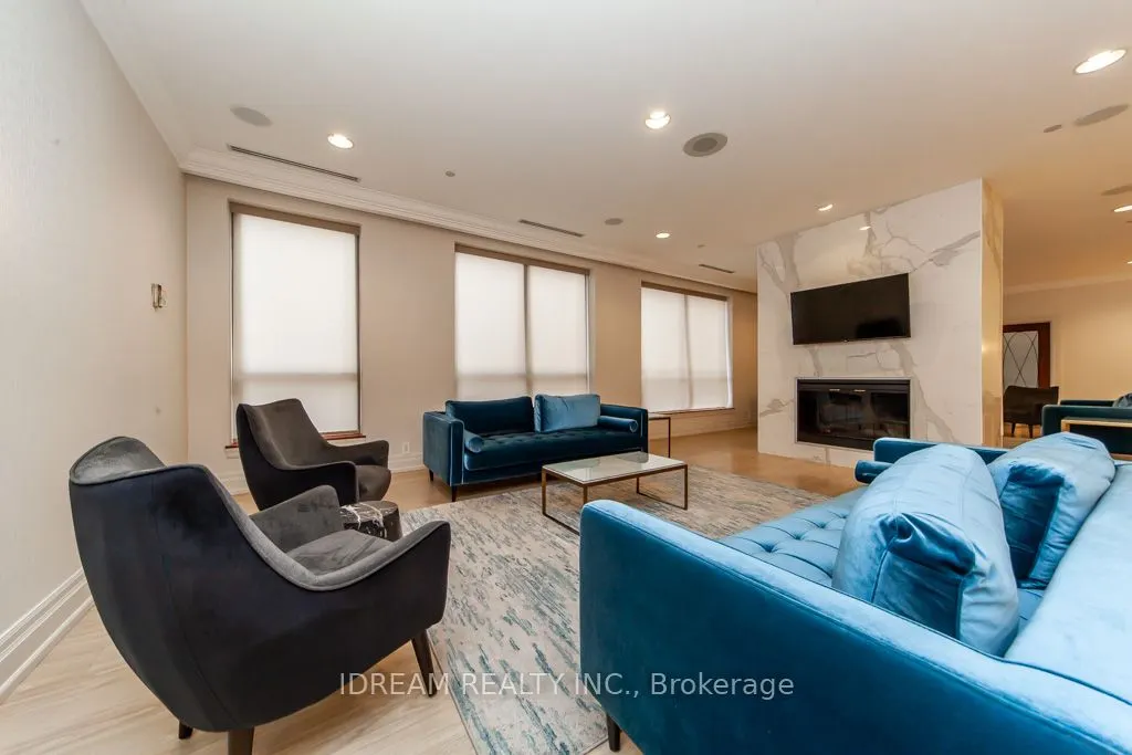 5229 Dundas Street W, #907