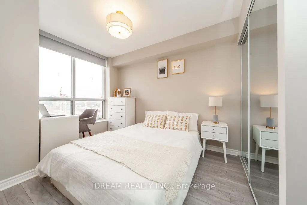 5229 Dundas Street W, #907
