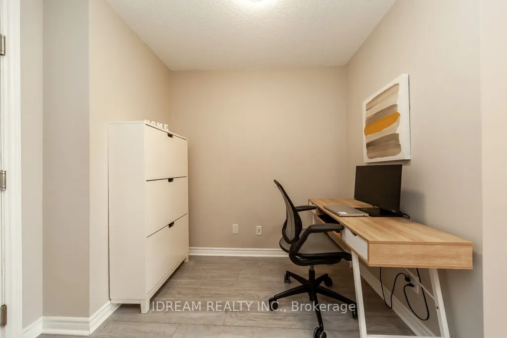 5229 Dundas Street W, #907
