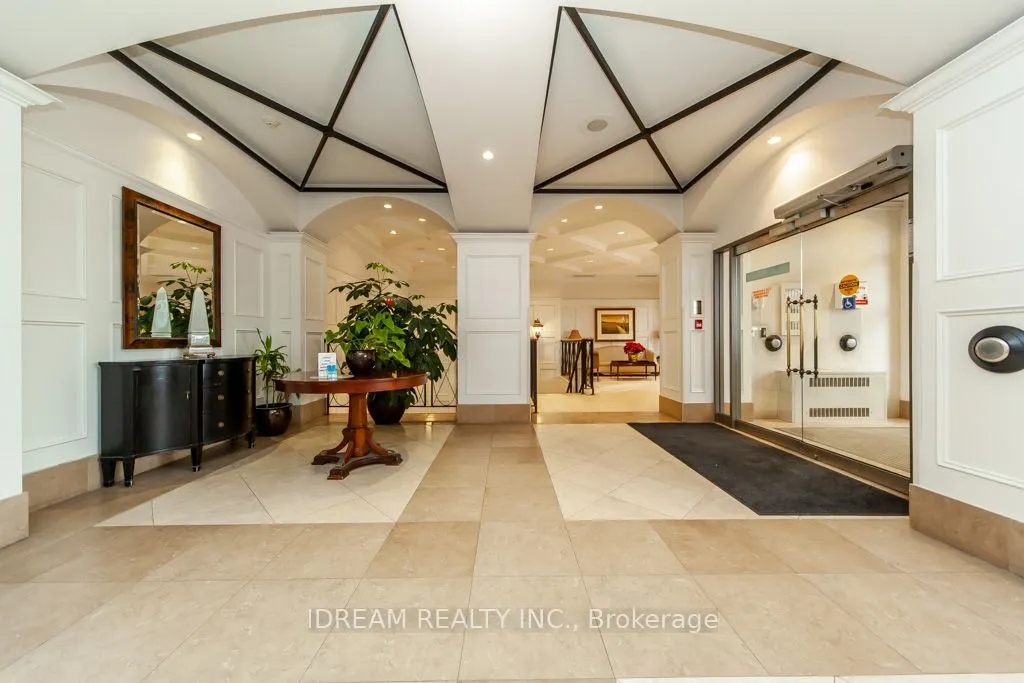5229 Dundas Street W, #907