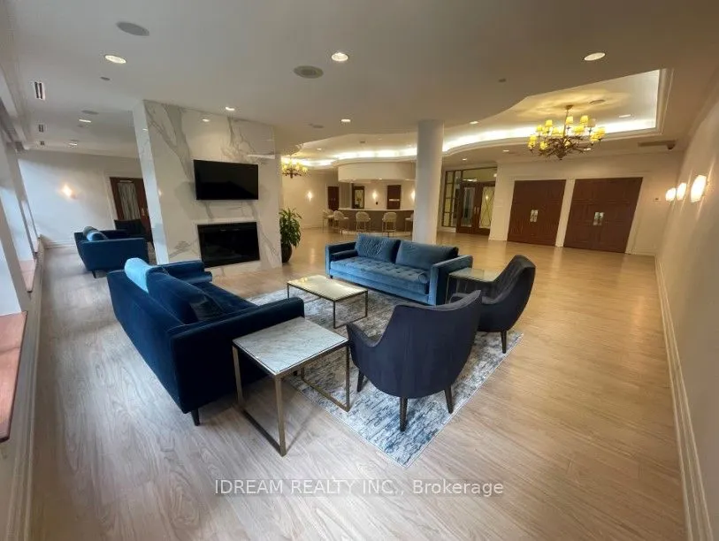 5229 Dundas Street W, #907