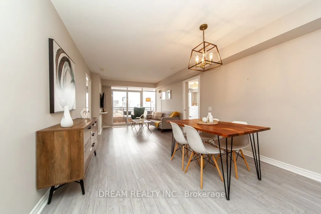 5229 Dundas Street W, #907