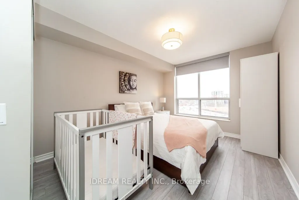5229 Dundas Street W, #907