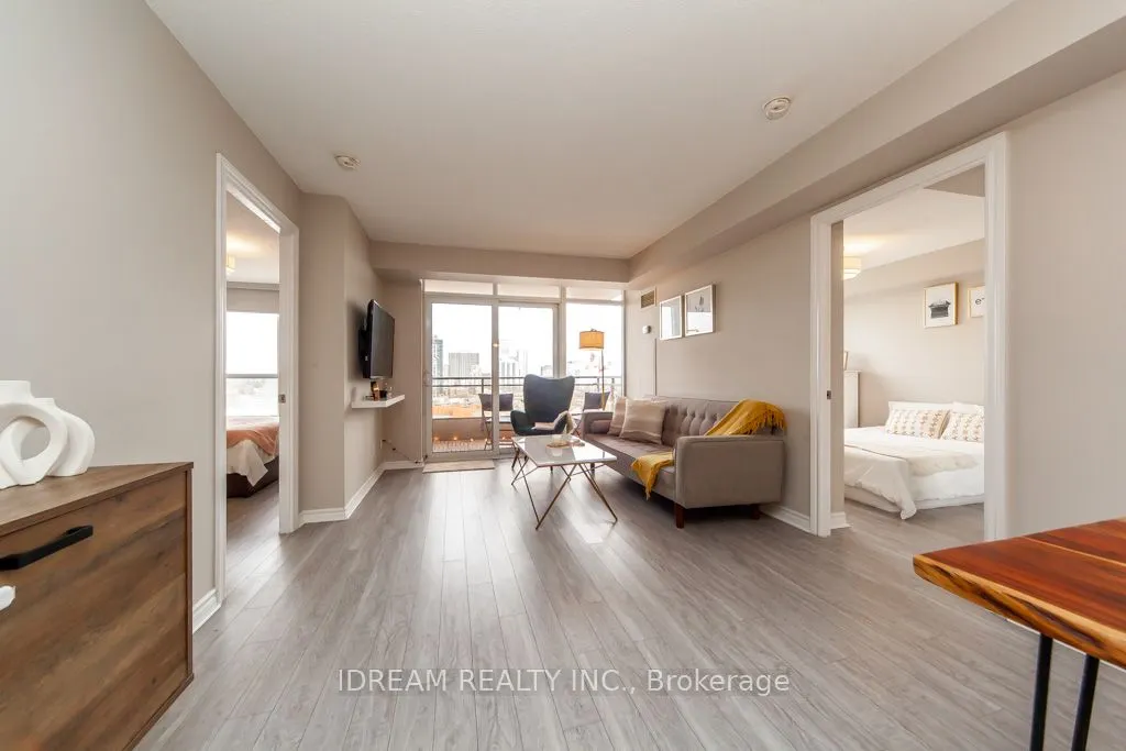 5229 Dundas Street W, #907