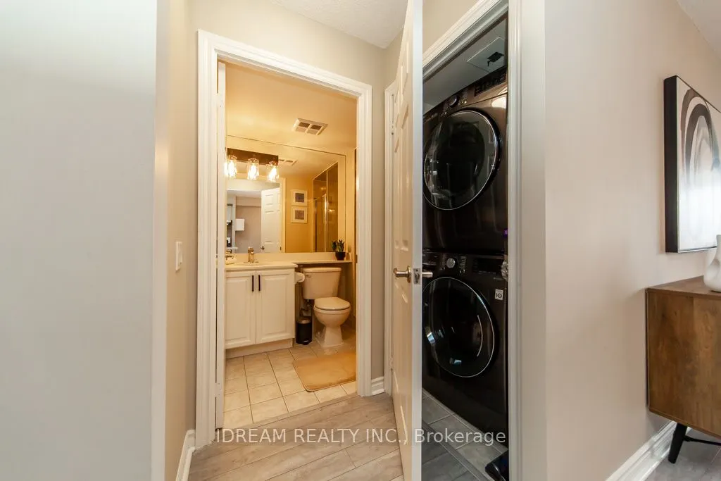 5229 Dundas Street W, #907