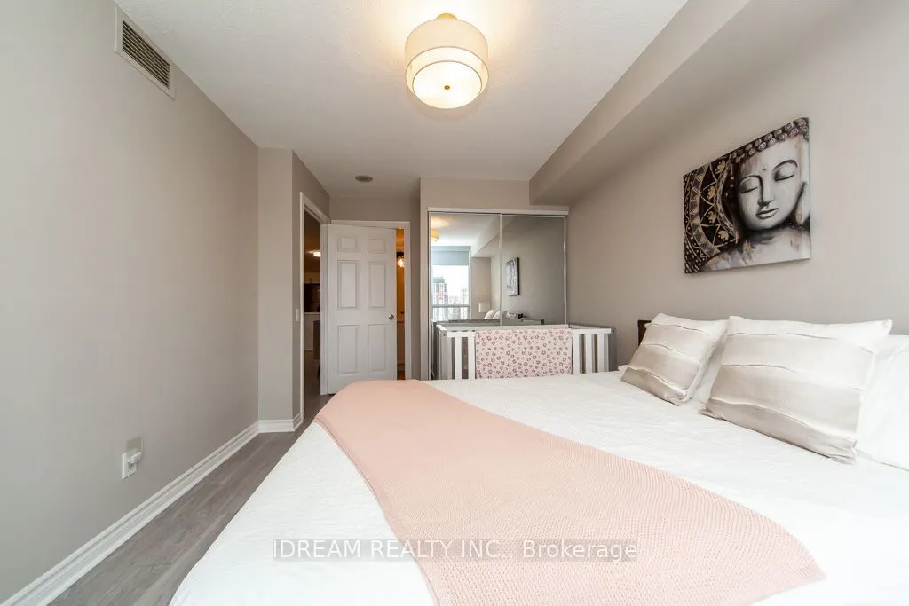 5229 Dundas Street W, #907