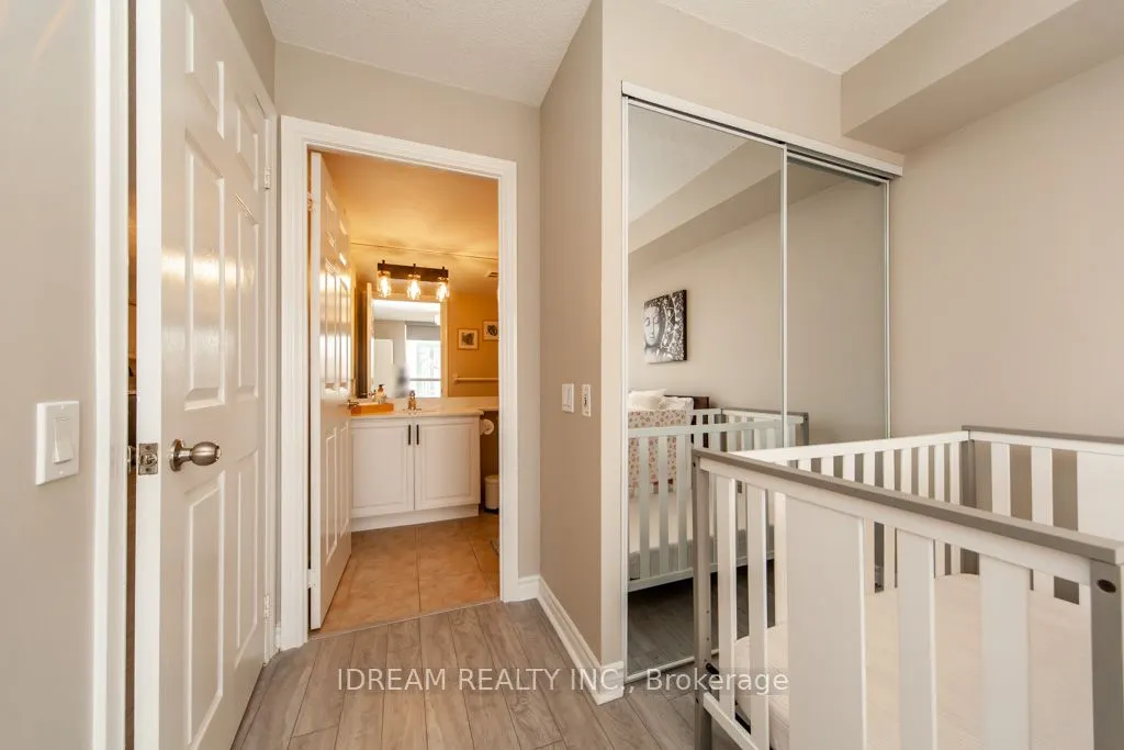 5229 Dundas Street W, #907