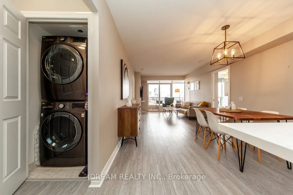 5229 Dundas Street W, #907