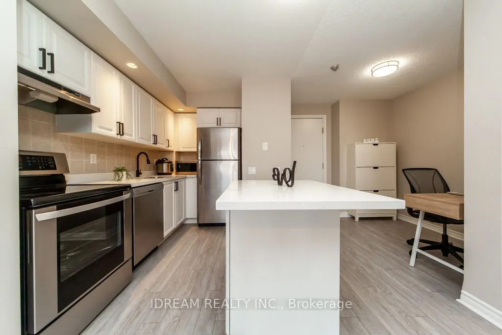 5229 Dundas Street W, #907