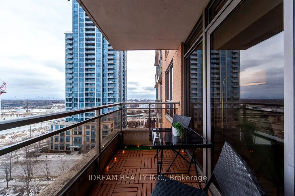 5229 Dundas Street W, #907