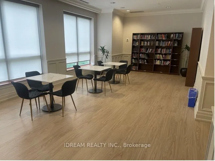 5229 Dundas Street W, #907