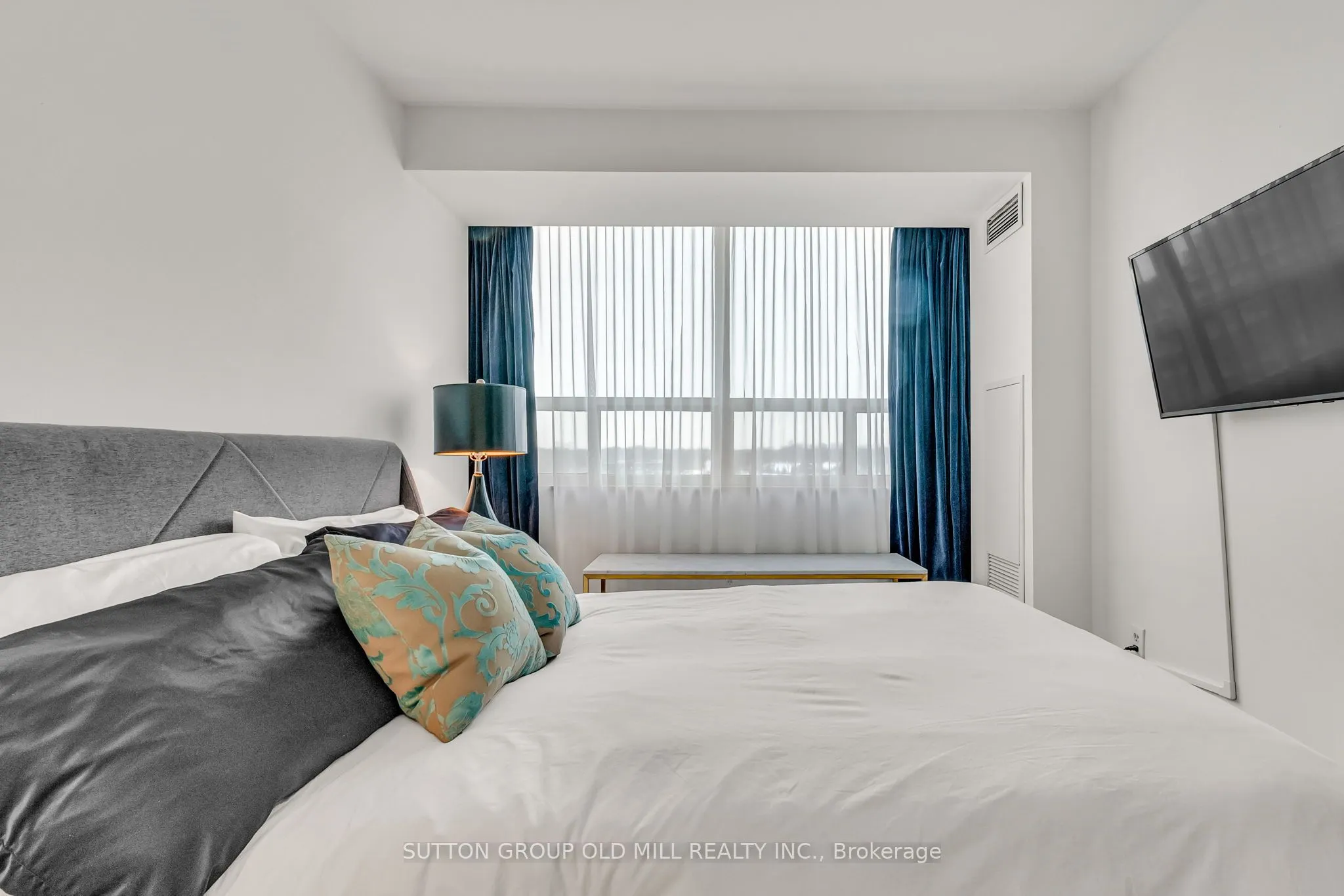 1320 Islington Avenue, #901