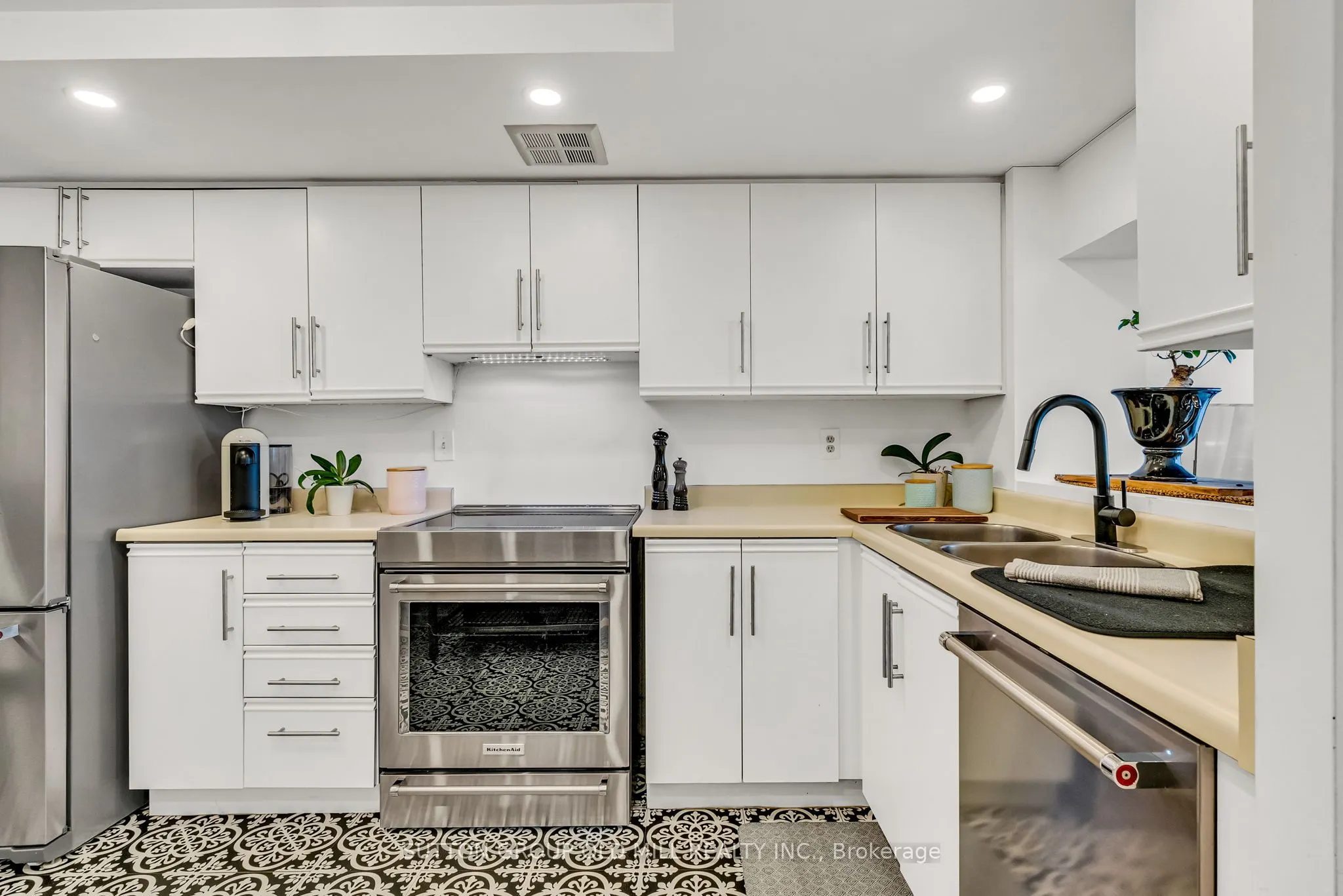 1320 Islington Avenue, #901
