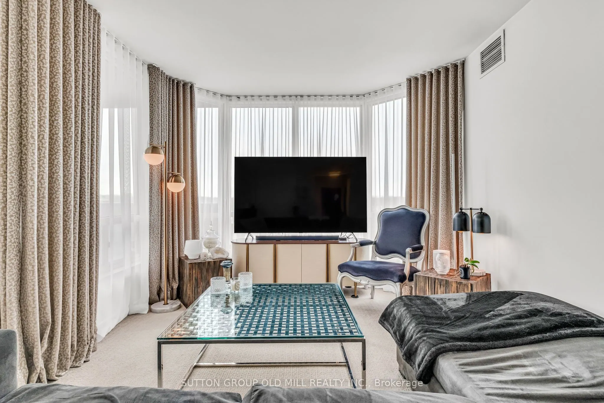 1320 Islington Avenue, #901