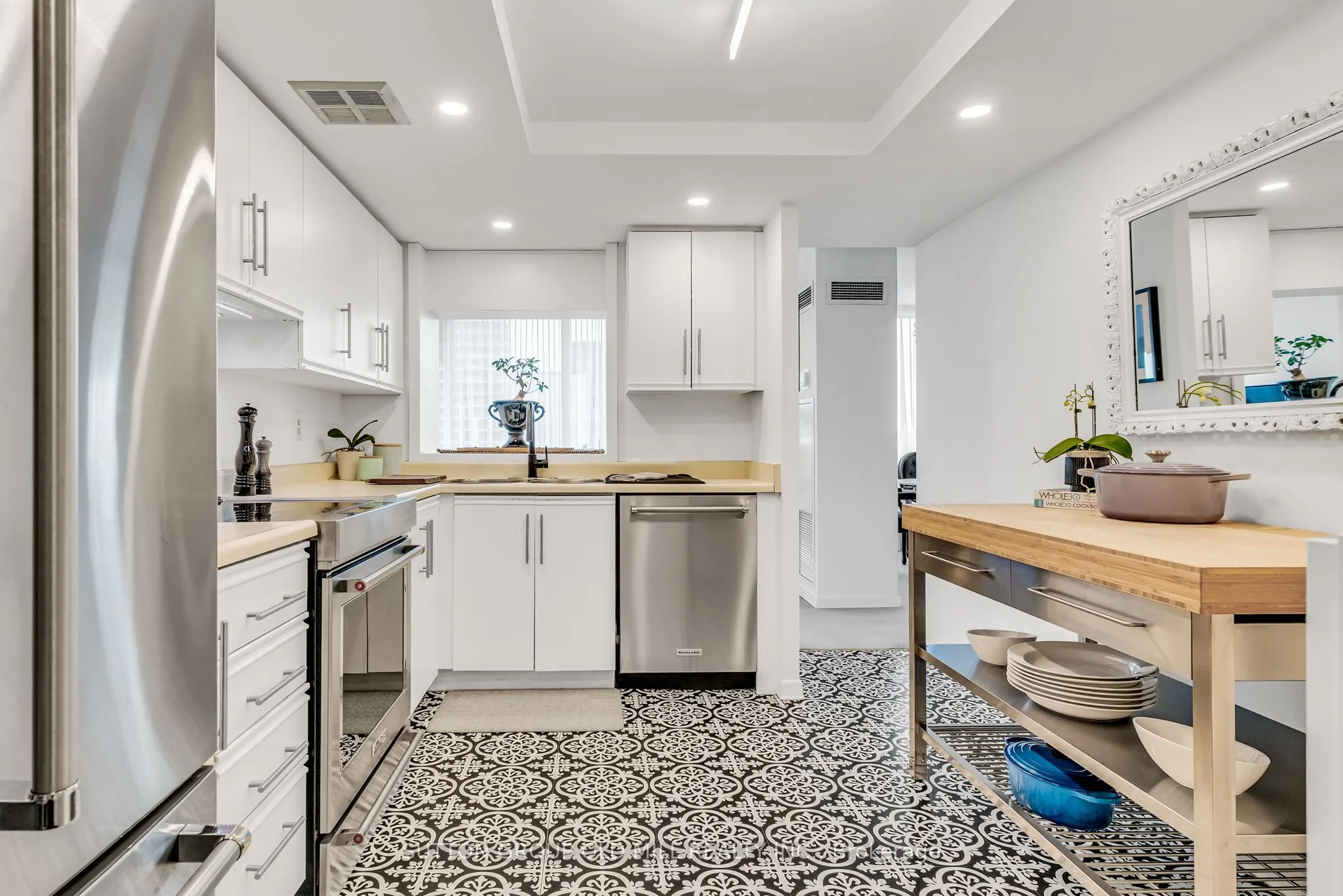 1320 Islington Avenue, #901