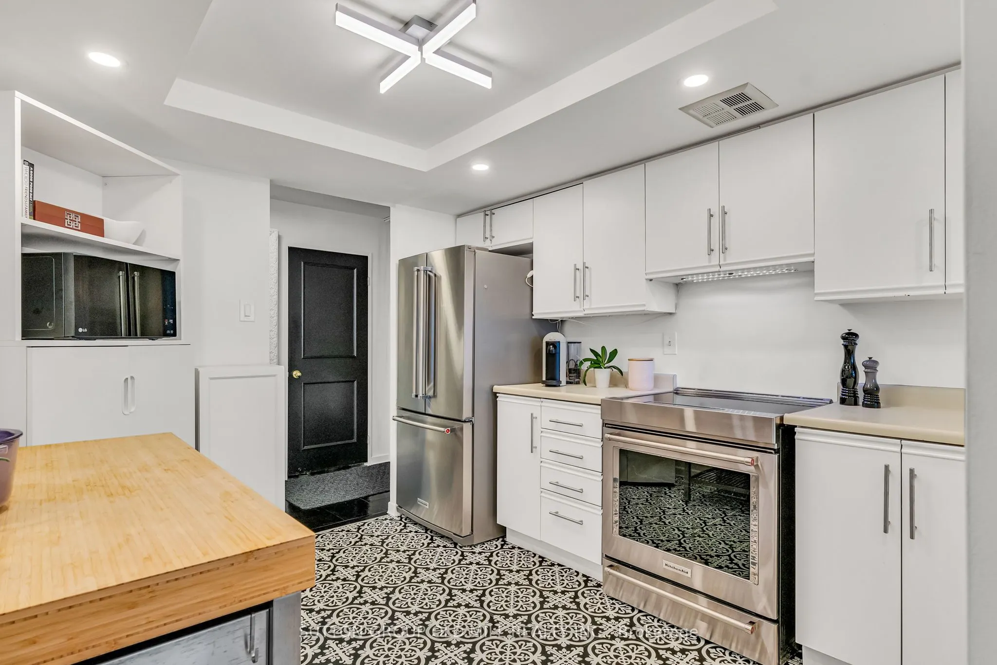 1320 Islington Avenue, #901