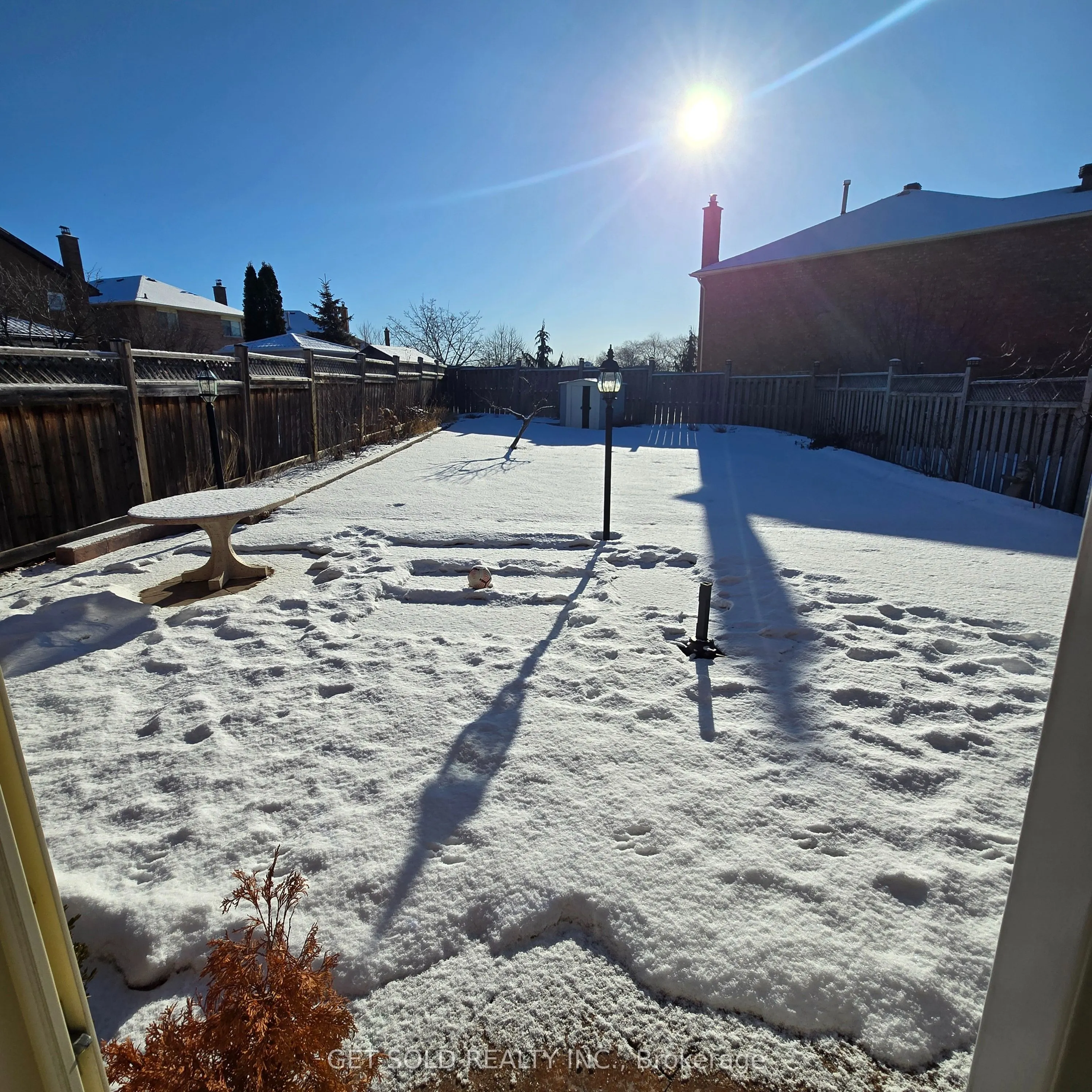 372 Fairview Road W