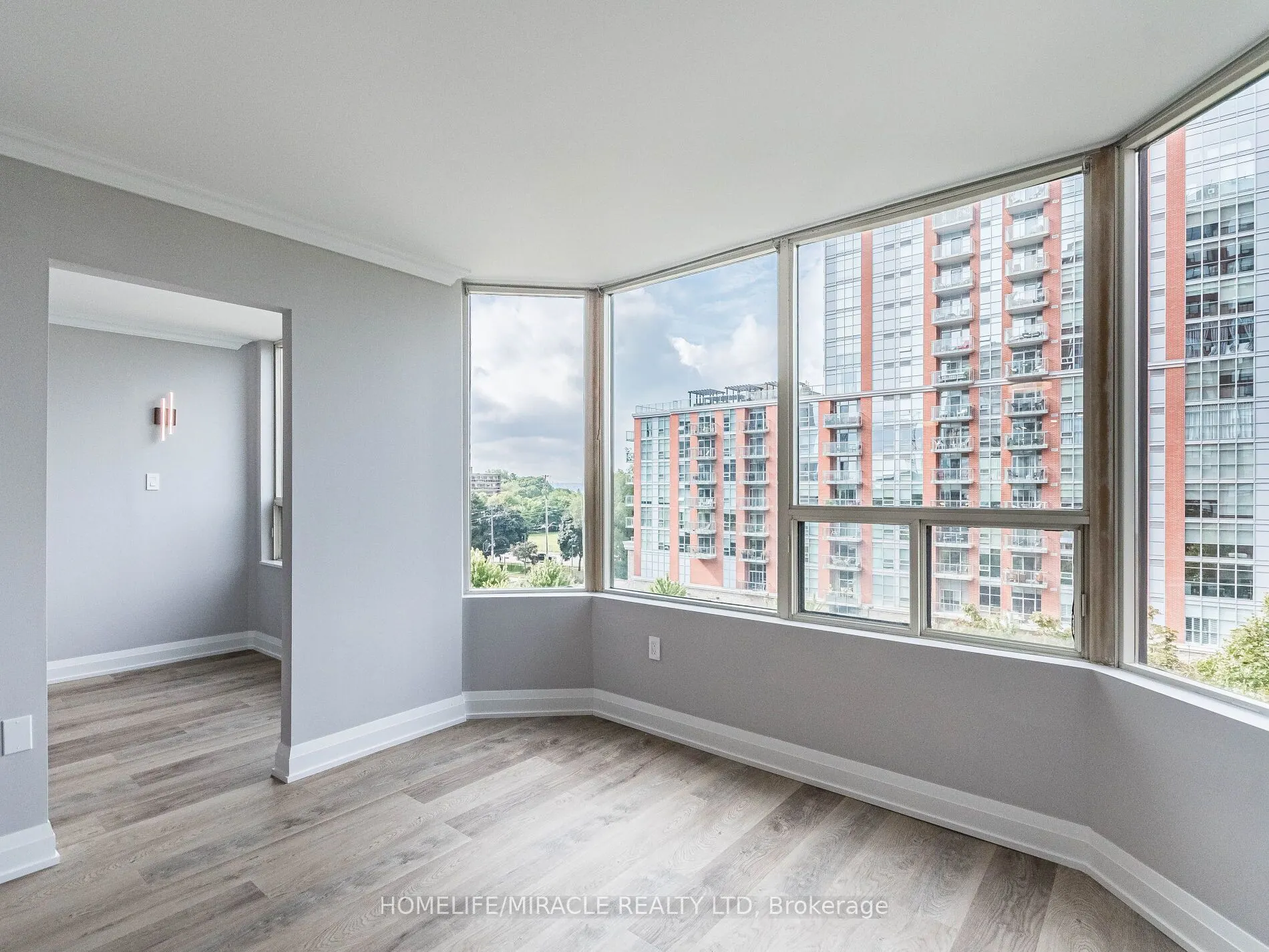 1270 Maple Crossing Boulevard, #604