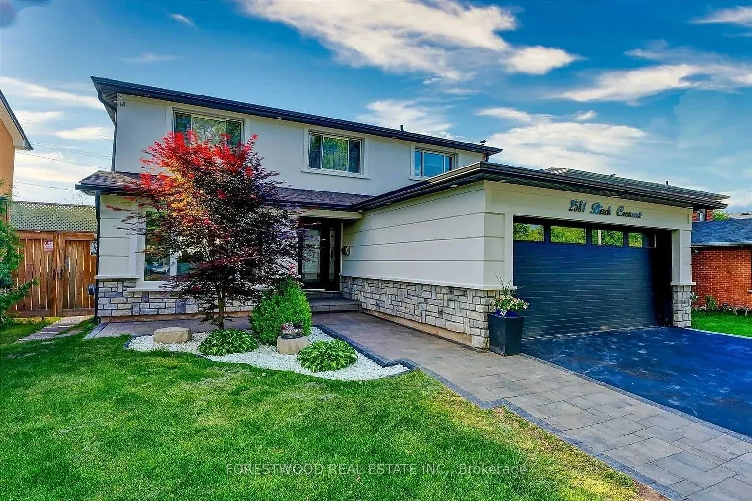 2581 Birch Crescent