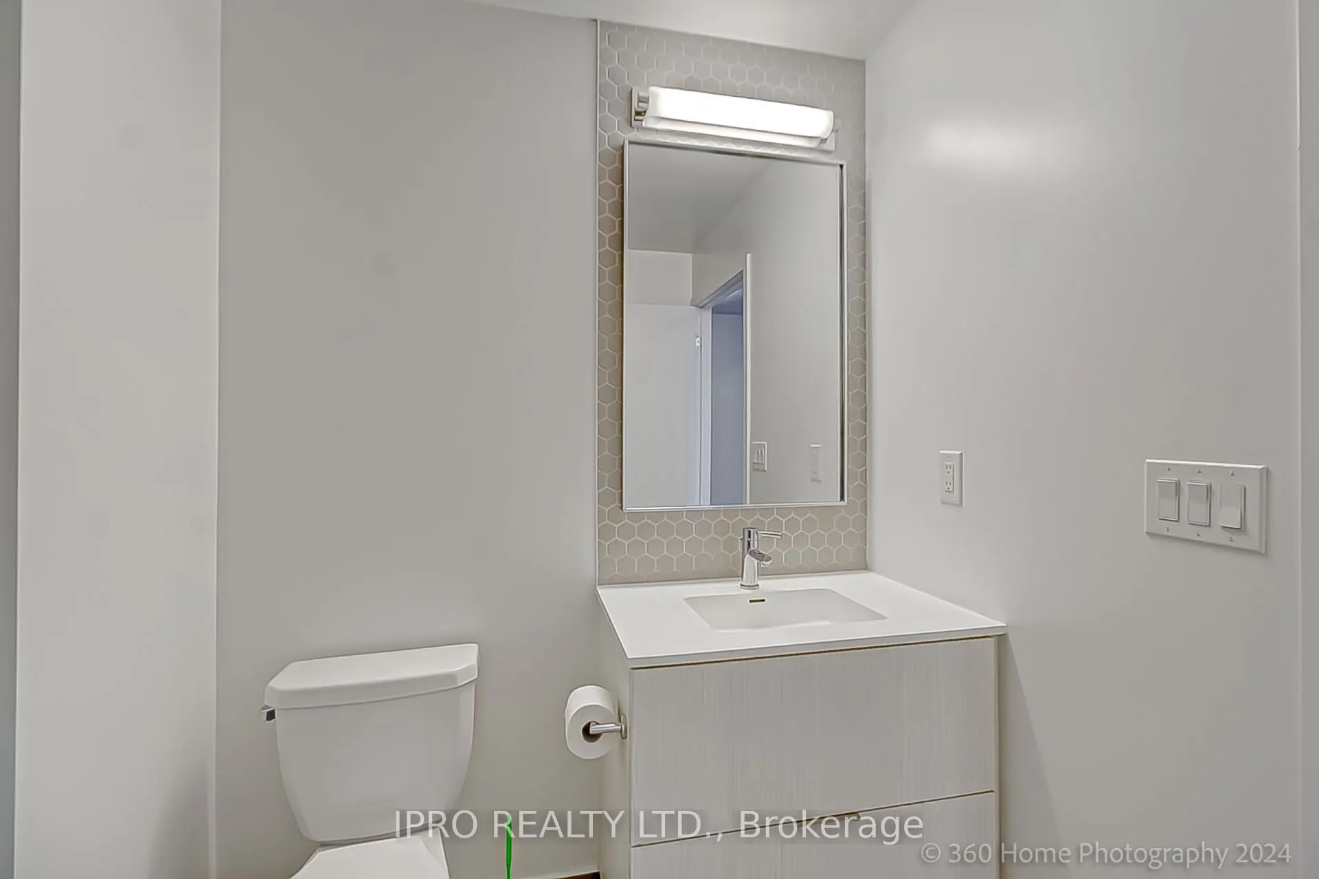 2520 Eglinton Avenue W, #1018