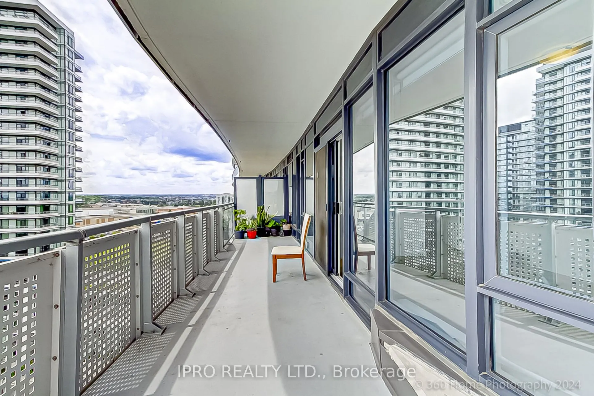 2520 Eglinton Avenue W, #1018