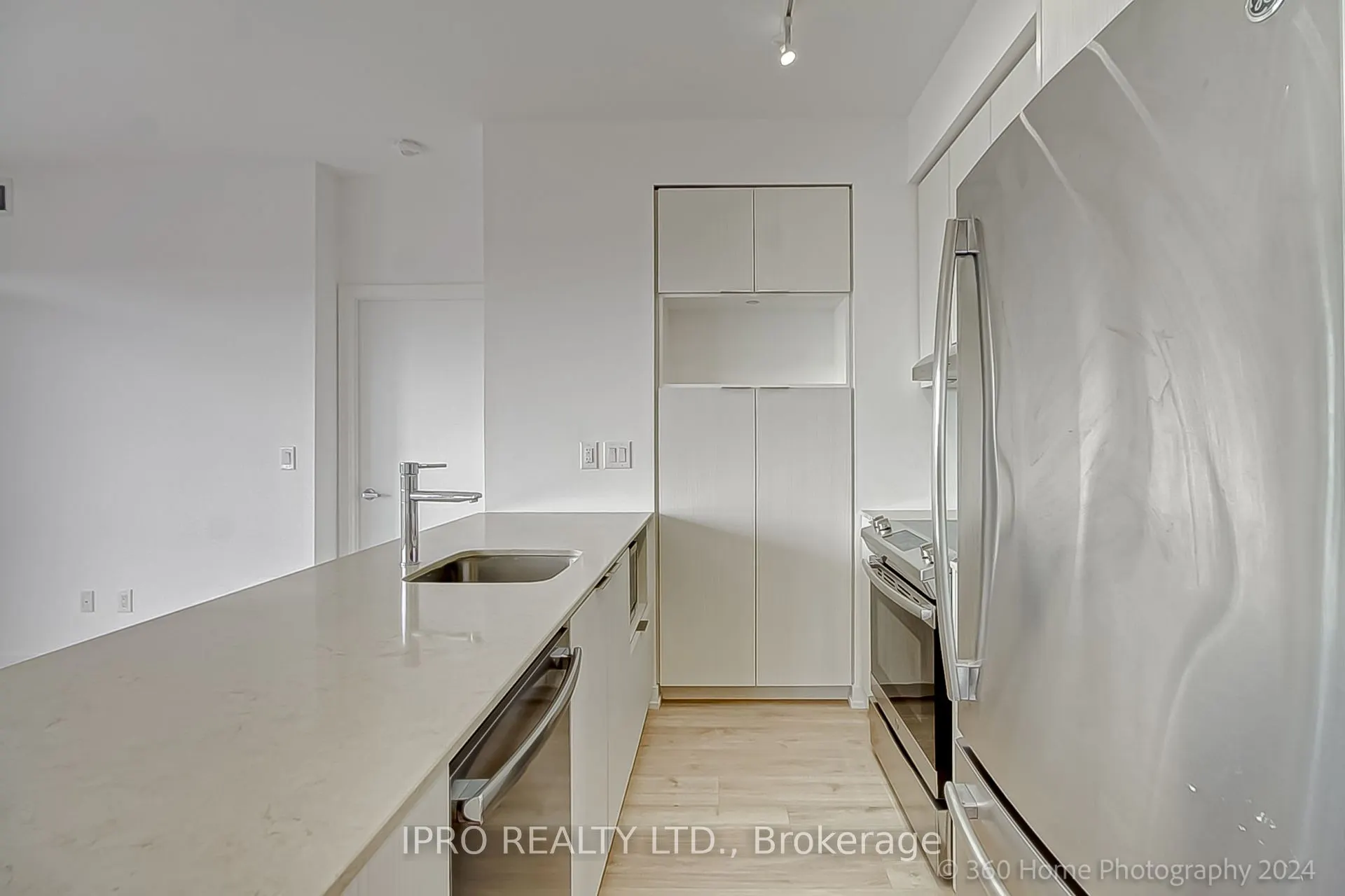 2520 Eglinton Avenue W, #1018