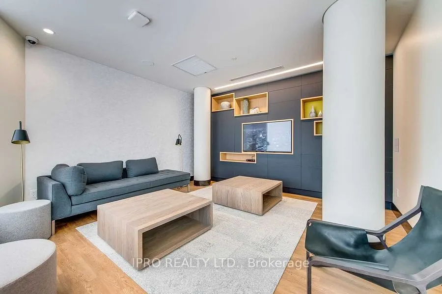 2520 Eglinton Avenue W, #1018
