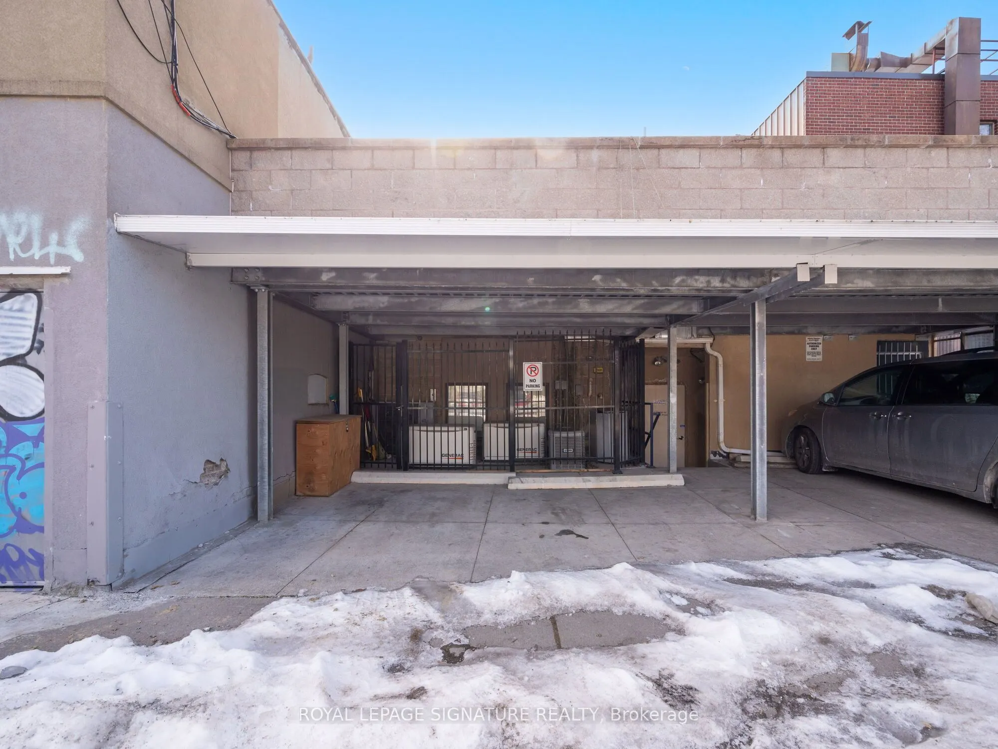 1560- 1562 Queen Street W
