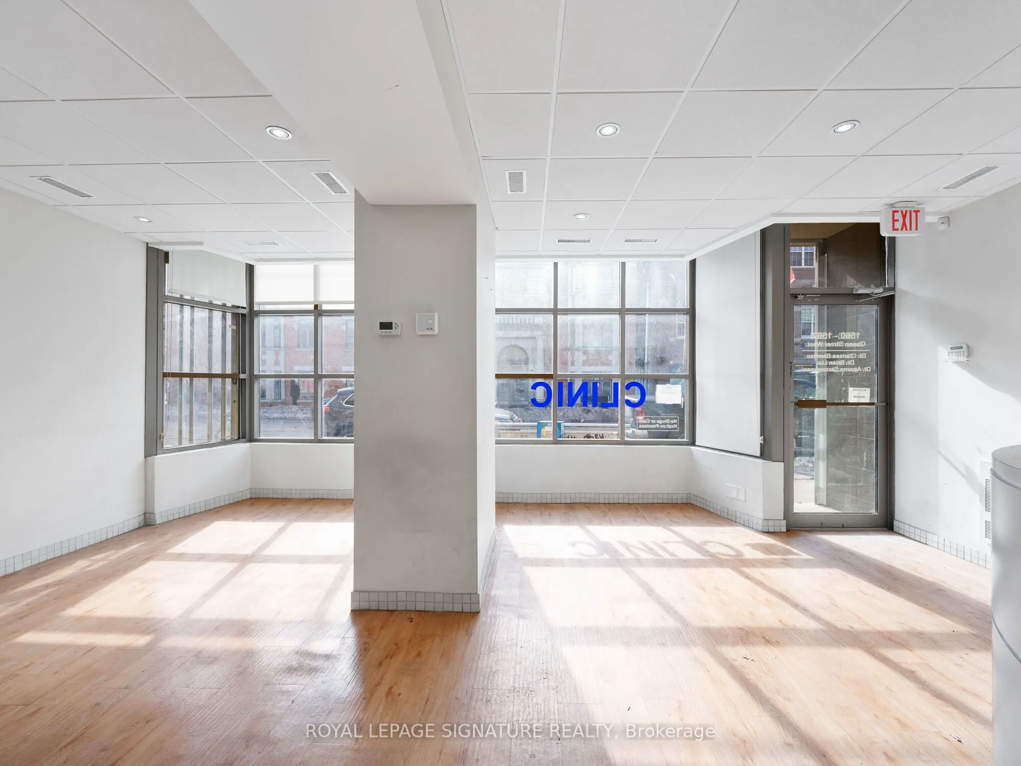 1560- 1562 Queen Street W