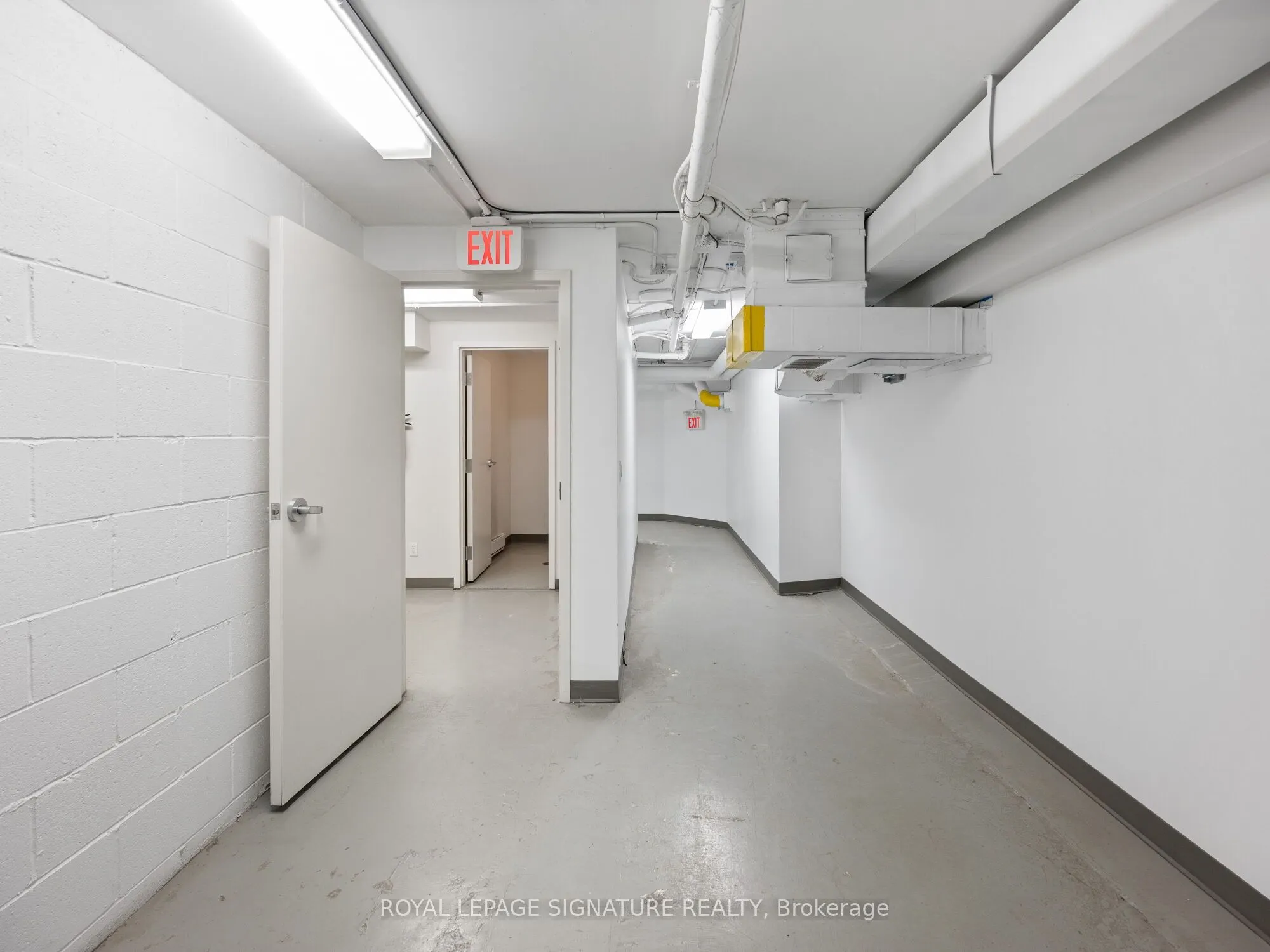 1560- 1562 Queen Street W