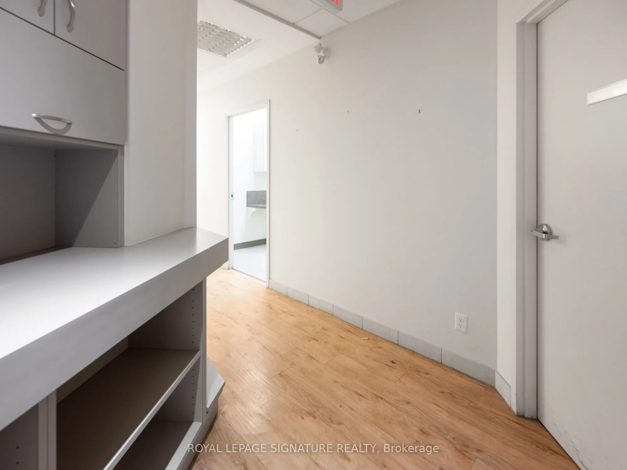 1560- 1562 Queen Street W