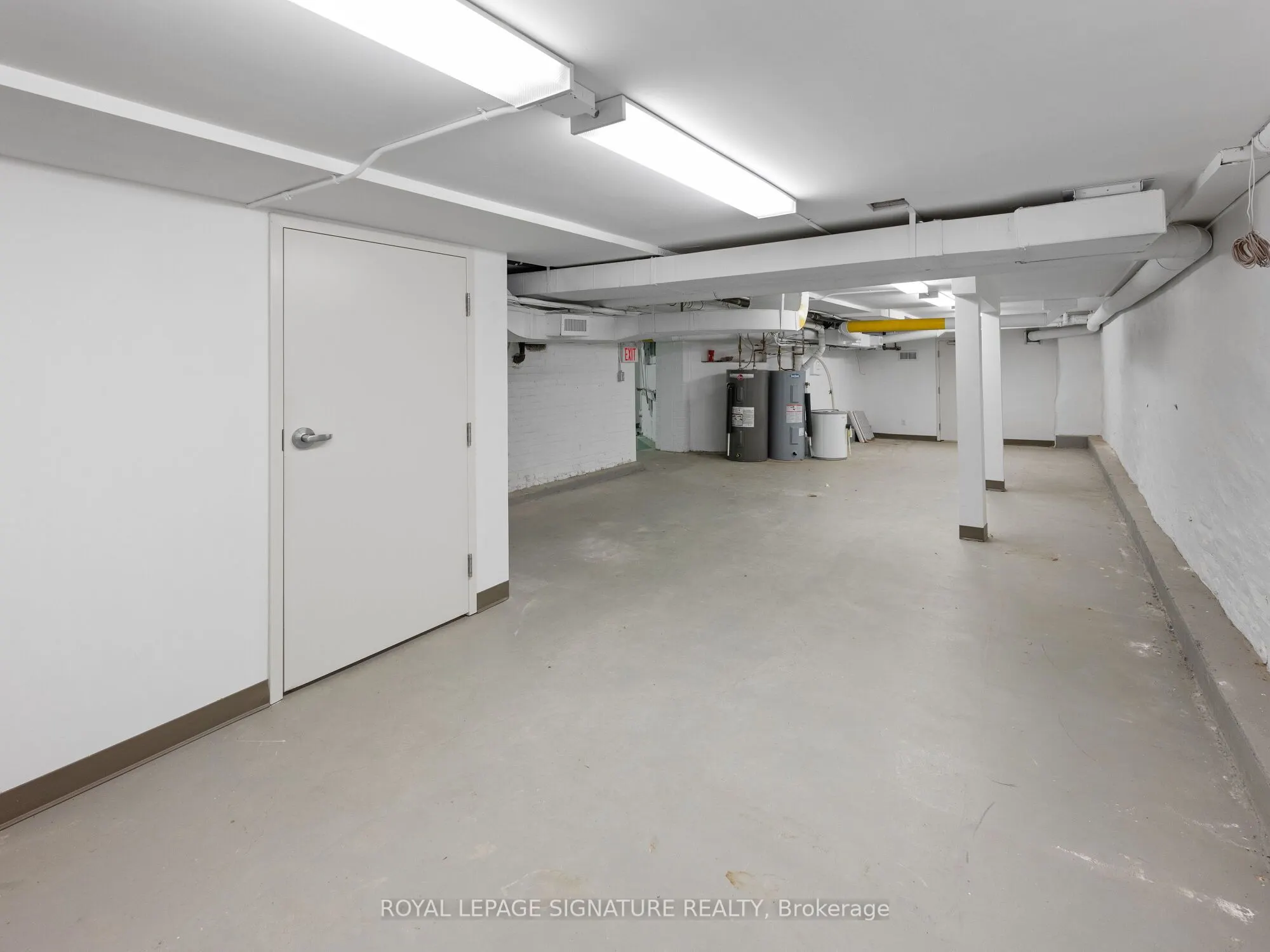 1560- 1562 Queen Street W